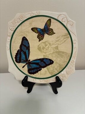 Grasslands Road White Ceramic Accent with Script Logo